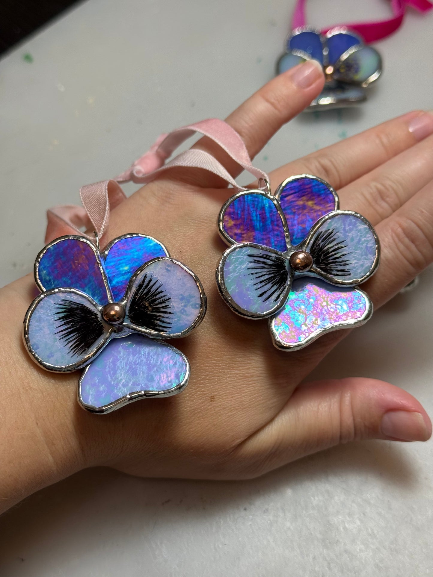 " . Pansy flower Indigo & light blue irid , Stained glass Decorative ORNAMENT, Christmas decoration, Suncatcher