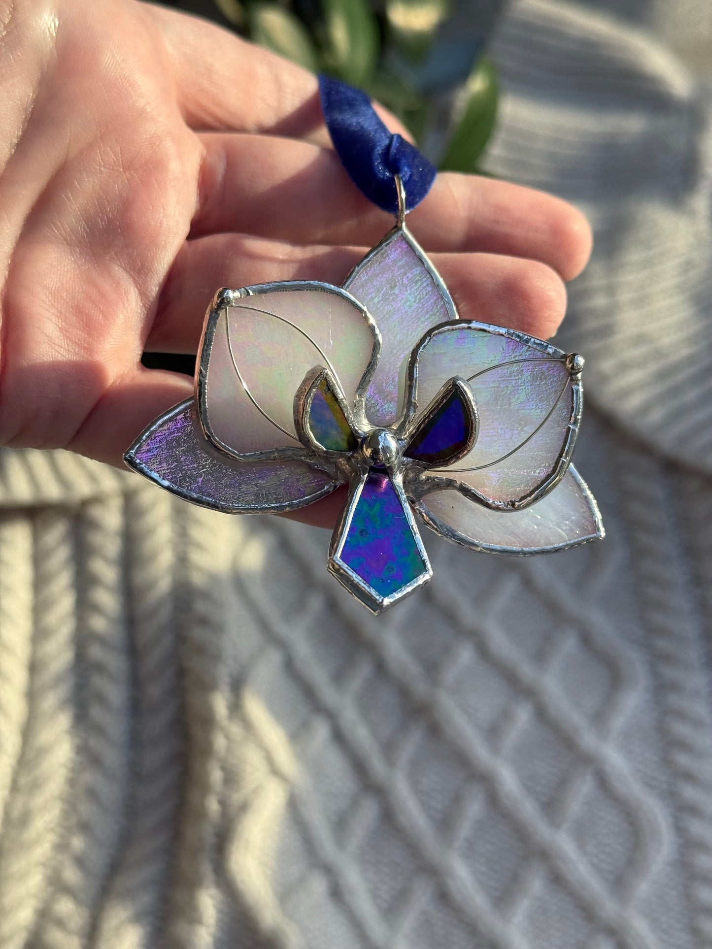 " . Orchid flower White pearl irid, Stained glass Decorative ORNAMENT, Christmas decoration, Suncatcher
