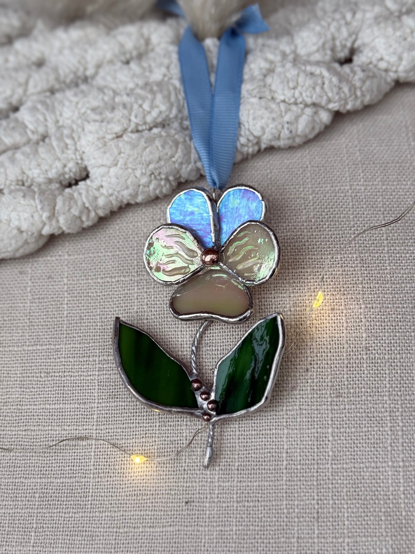 " . Pansy flower with leaves lavender & beige irid , Stained glass Decorative ORNAMENT, Christmas decoration, Suncatcher