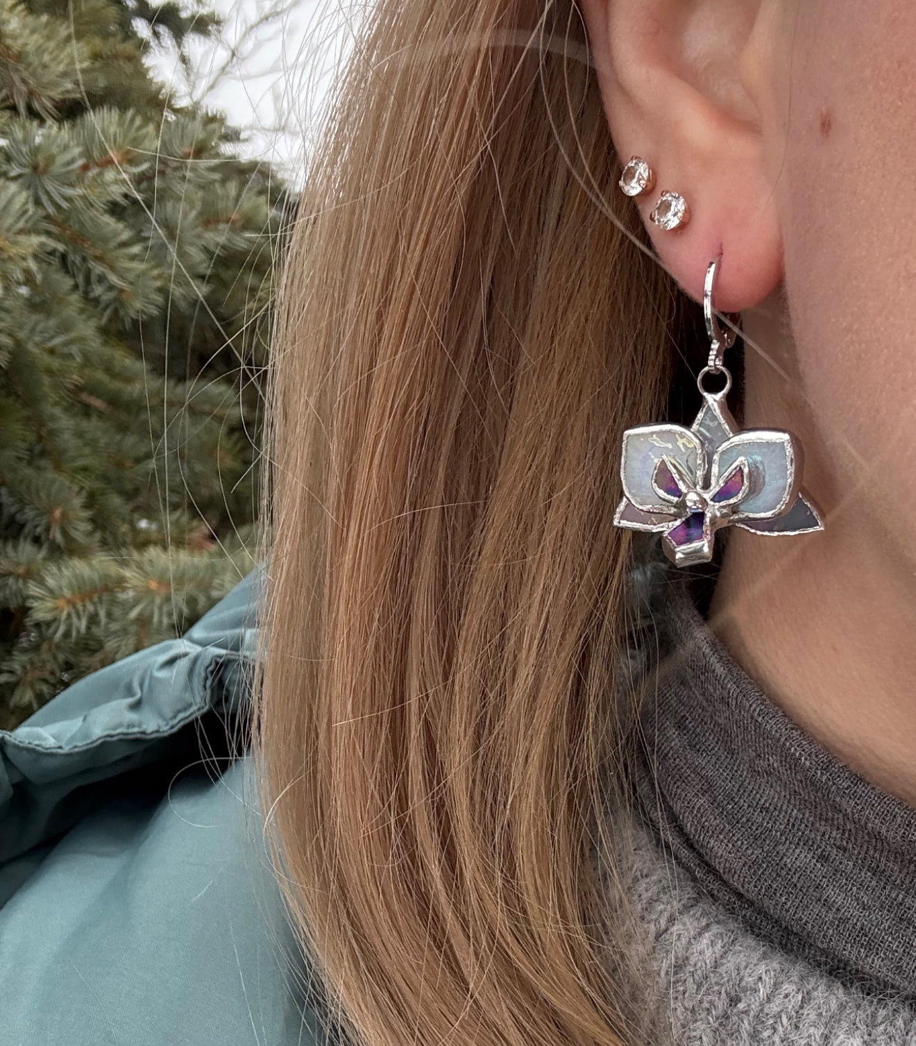 " . Earrings Orchid White Pearl iridescent ” Stained glass tropical flower 3D, art jewelry necklace ring