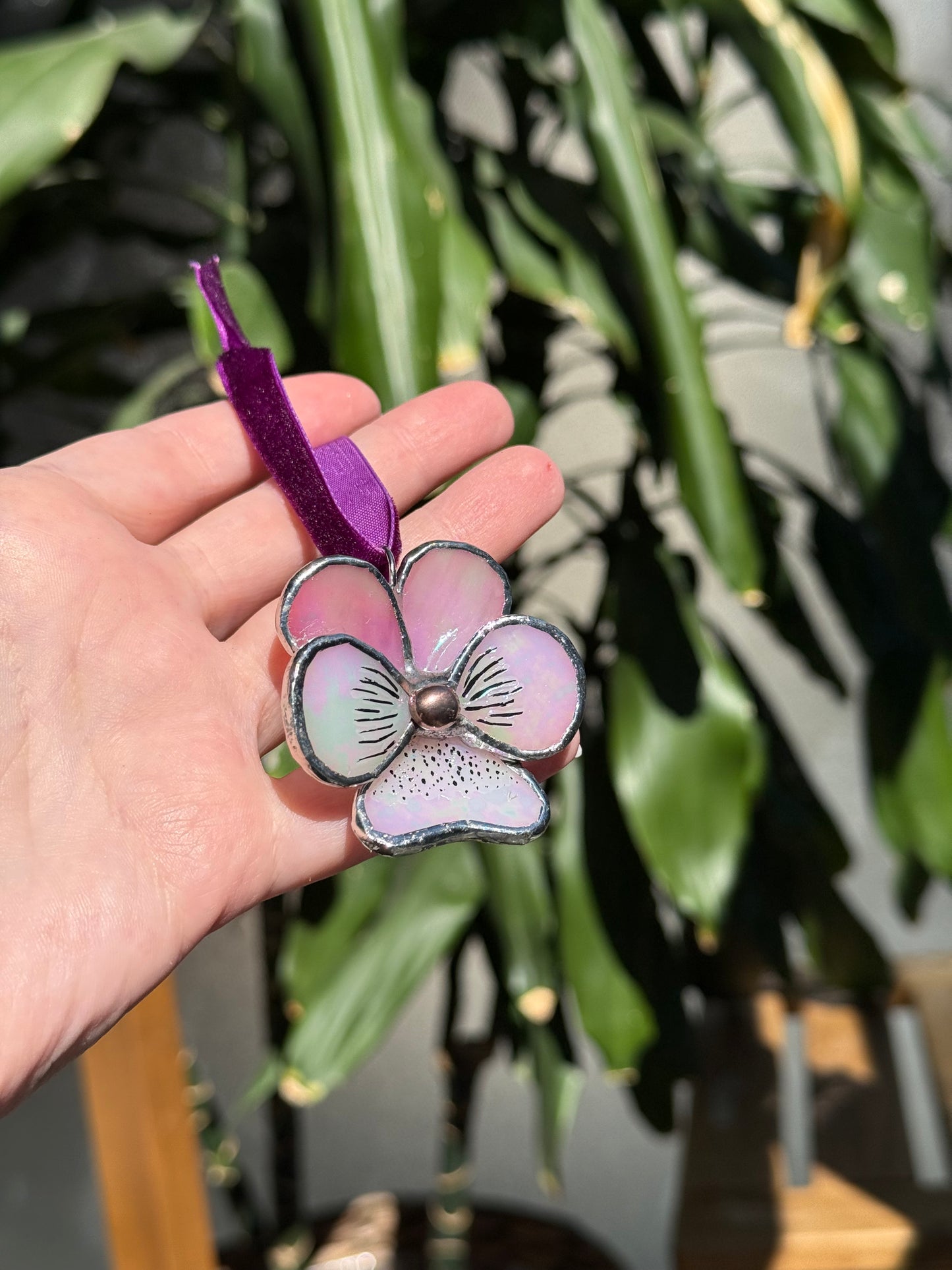 " . Pansy flower Pink & white irid, Stained glass Decorative ORNAMENT, Christmas decoration, Suncatcher