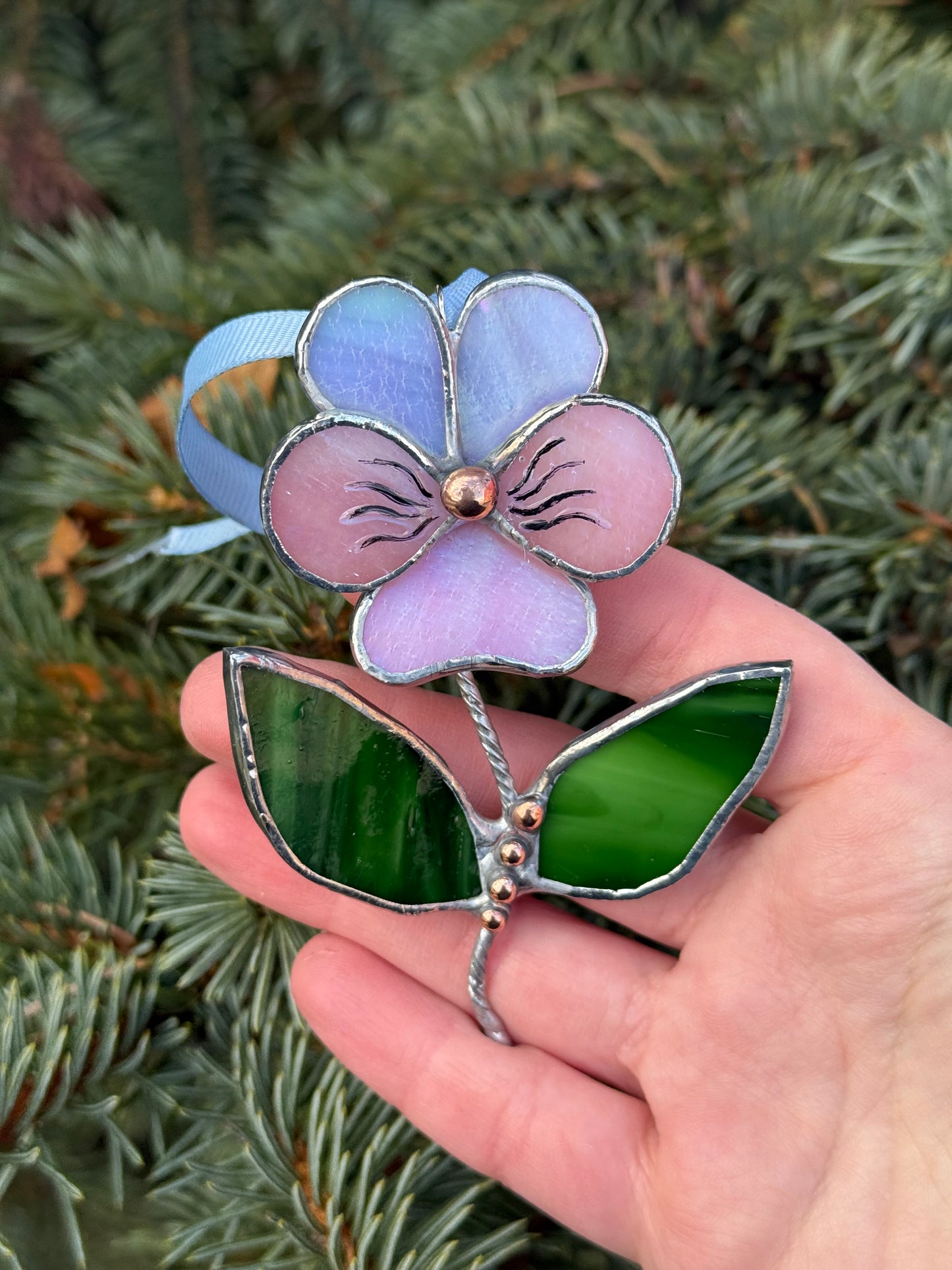 " . Pansy flower with leaves Lavender irid & pink irid , Stained glass Decorative ORNAMENT, Christmas decoration, Suncatcher