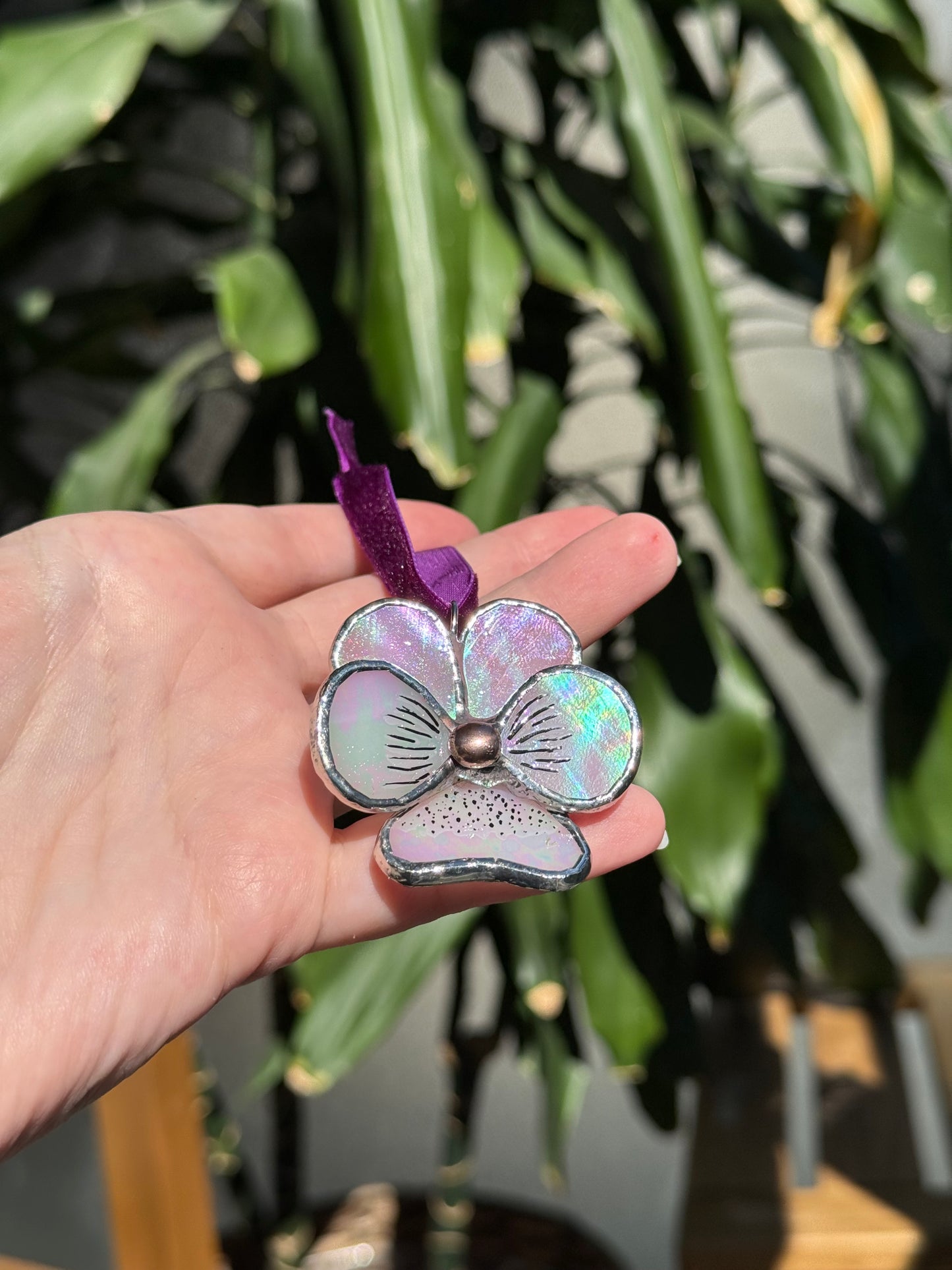 " . Pansy flower Pink & white irid, Stained glass Decorative ORNAMENT, Christmas decoration, Suncatcher