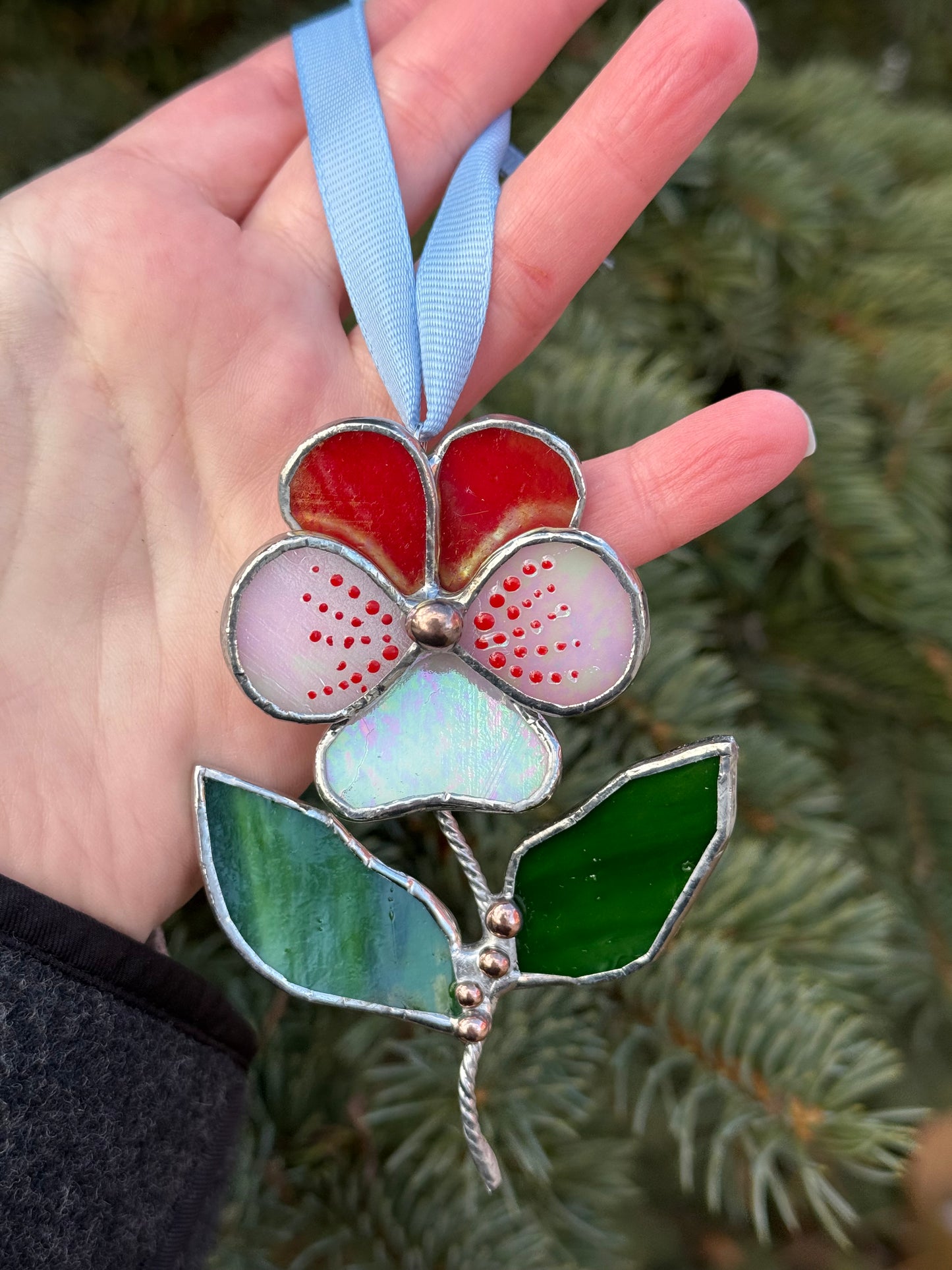 " . Pansy flower with leaves Red & white irid , Stained glass Decorative ORNAMENT, Christmas decoration, Suncatcher
