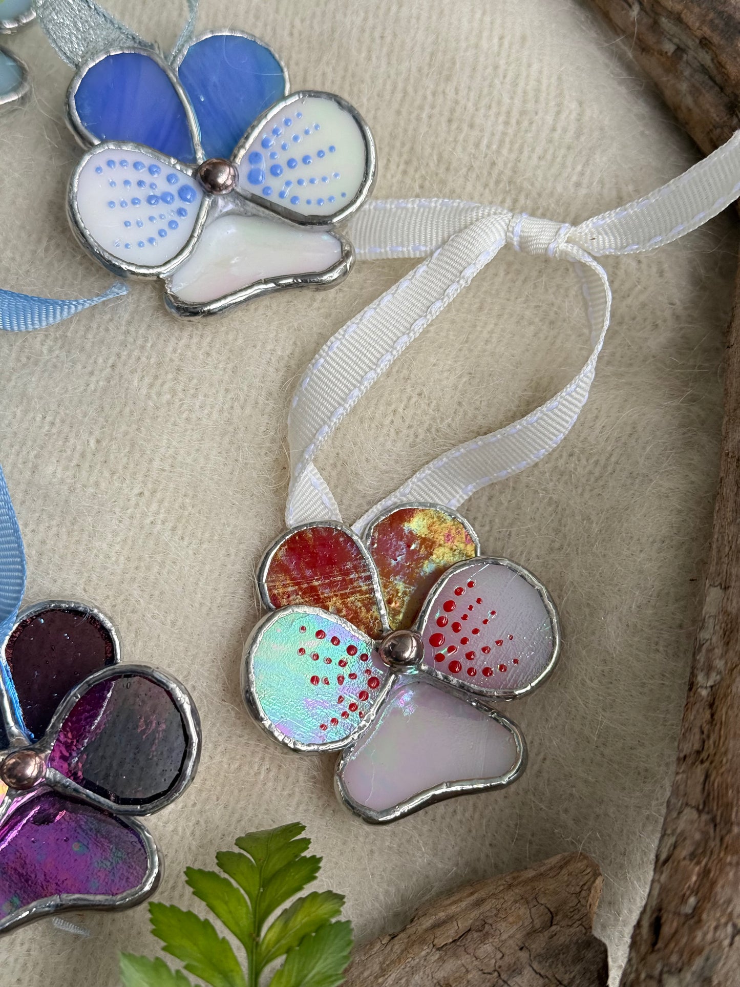 " . Pansy flower Red irid & white irid , Stained glass Decorative ORNAMENT, Christmas decoration, Suncatcher new