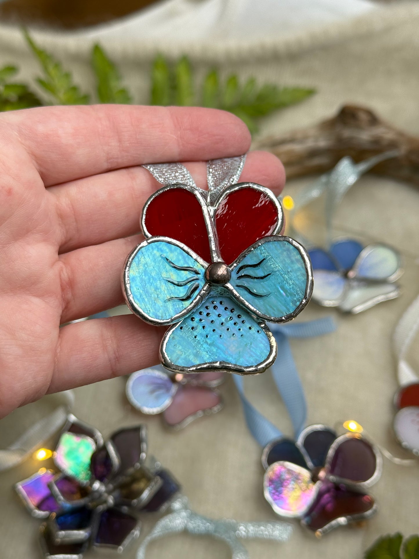 " . Pansy flower Ruby red & Teal irid , Stained glass Decorative ORNAMENT, Christmas decoration, Suncatcher new