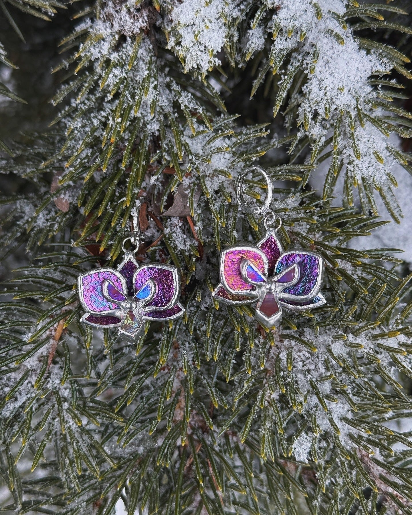 " . Earrings Orchid Mauve iridescent ” Stained glass tropical flower 3D, art jewelry necklace ring