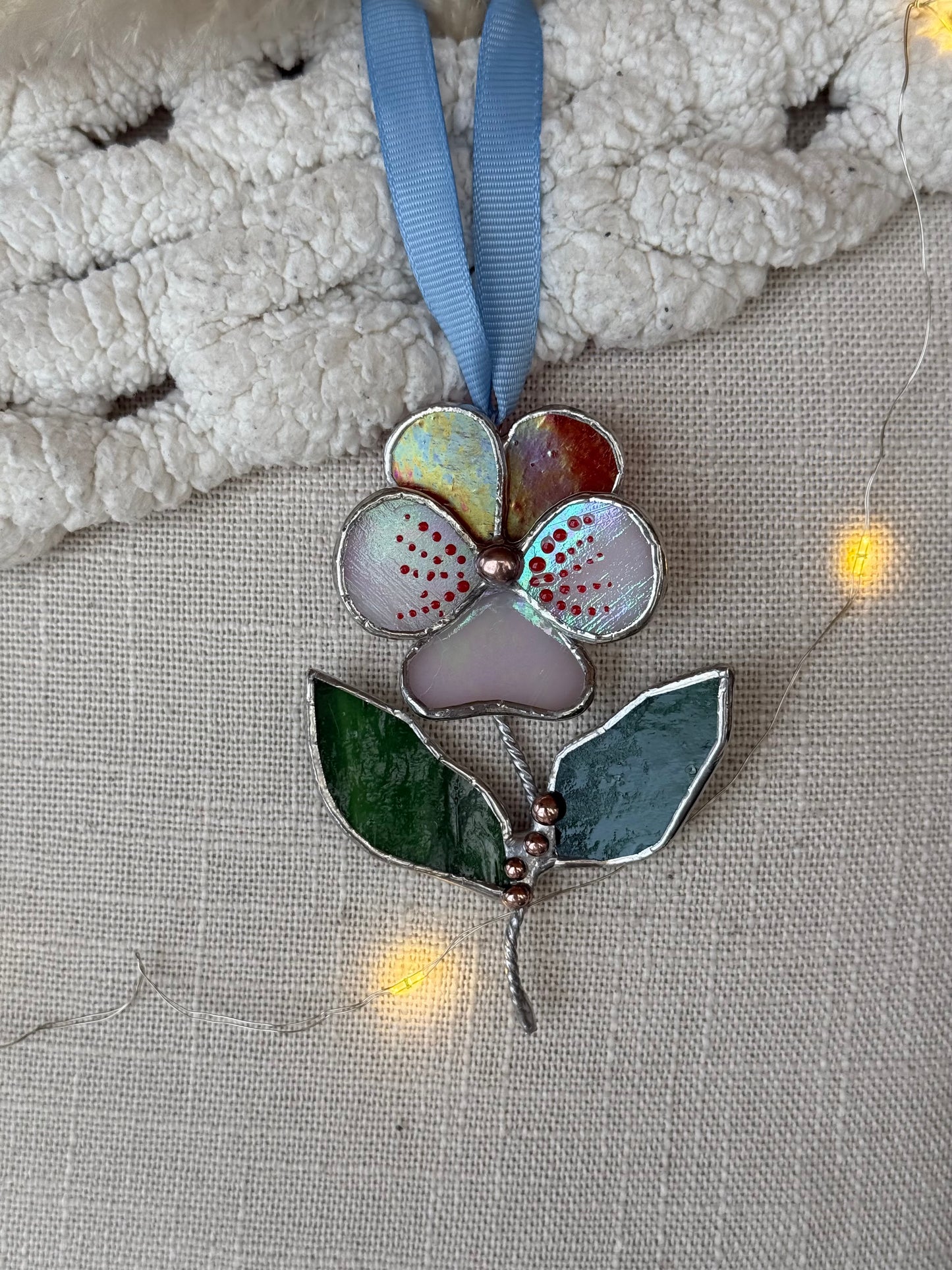 " . Pansy flower with leaves Red & white irid , Stained glass Decorative ORNAMENT, Christmas decoration, Suncatcher