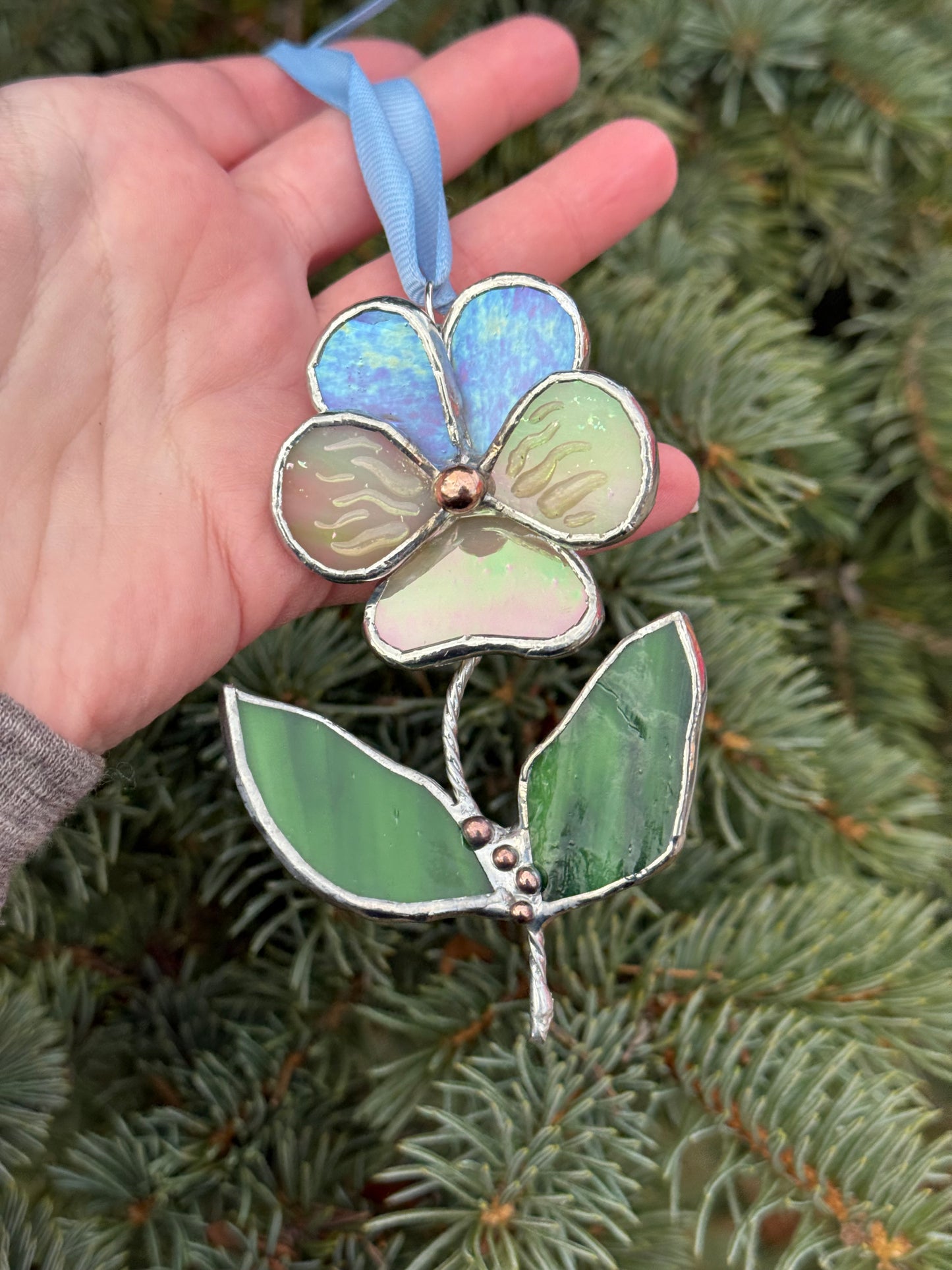 " . Pansy flower with leaves lavender & beige irid , Stained glass Decorative ORNAMENT, Christmas decoration, Suncatcher