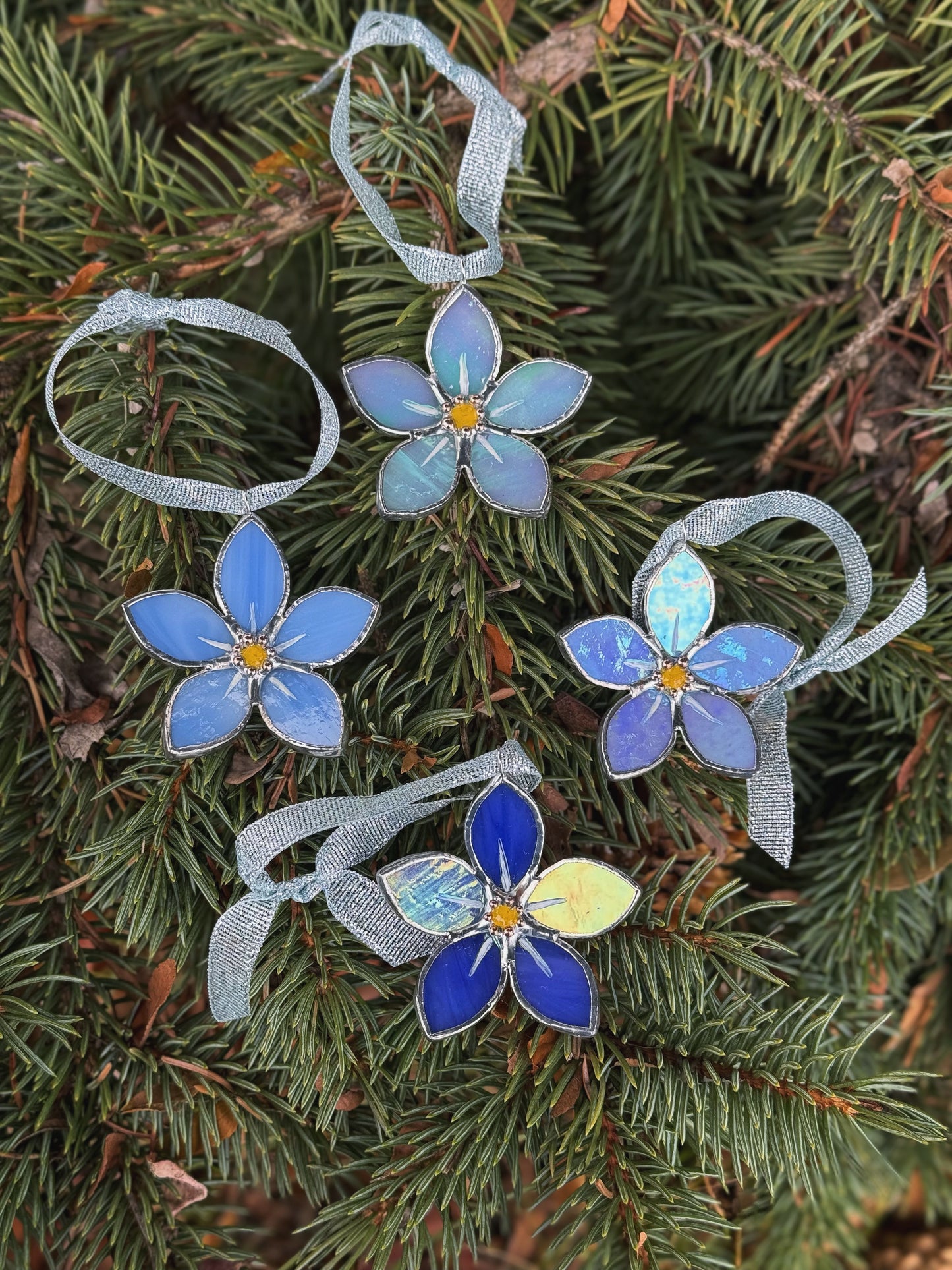 " . Forget me not flower Blue irid , Stained glass Decorative ORNAMENT, Christmas decoration, Suncatcher
