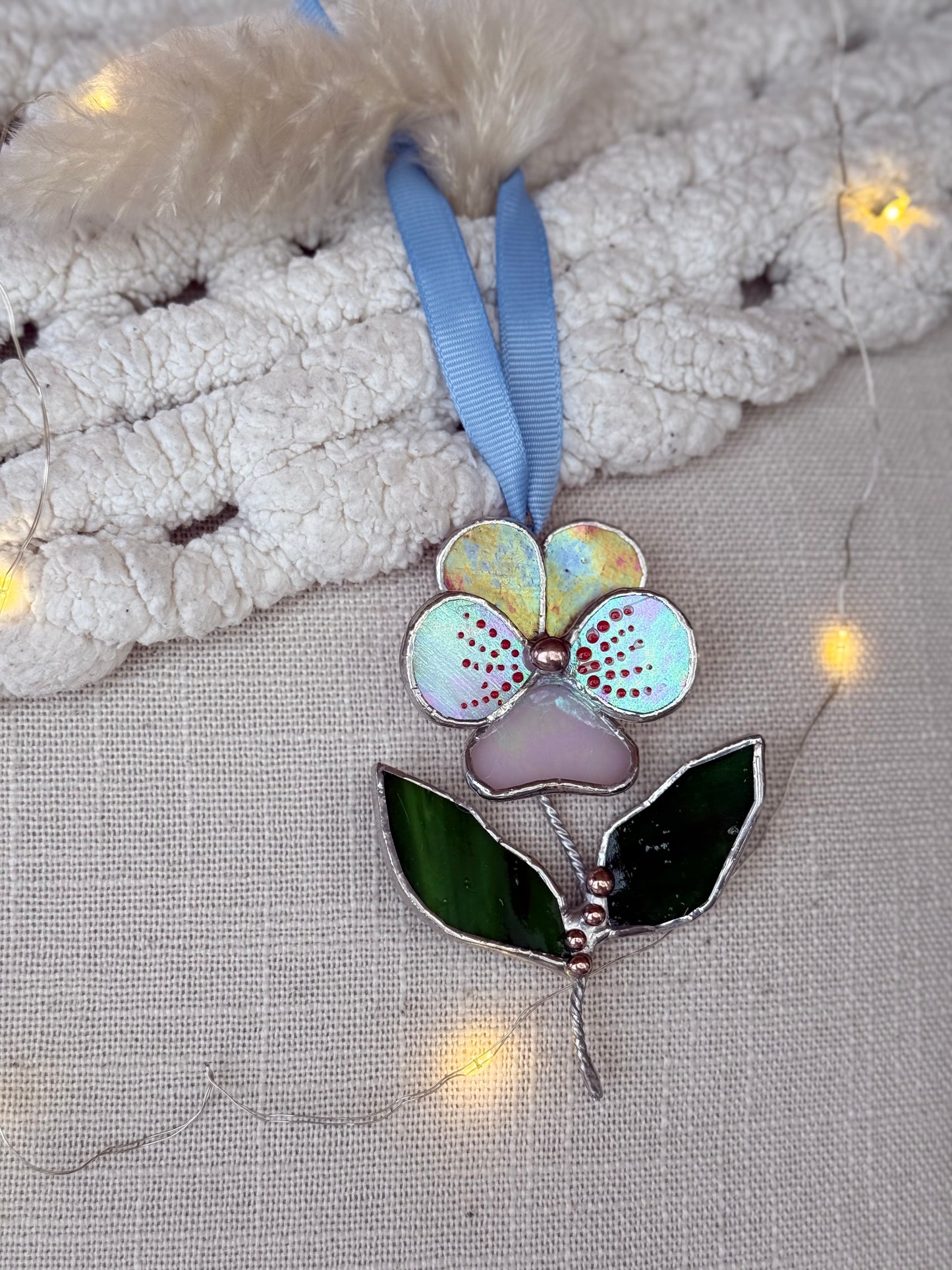 " . Pansy flower with leaves Red & white irid , Stained glass Decorative ORNAMENT, Christmas decoration, Suncatcher