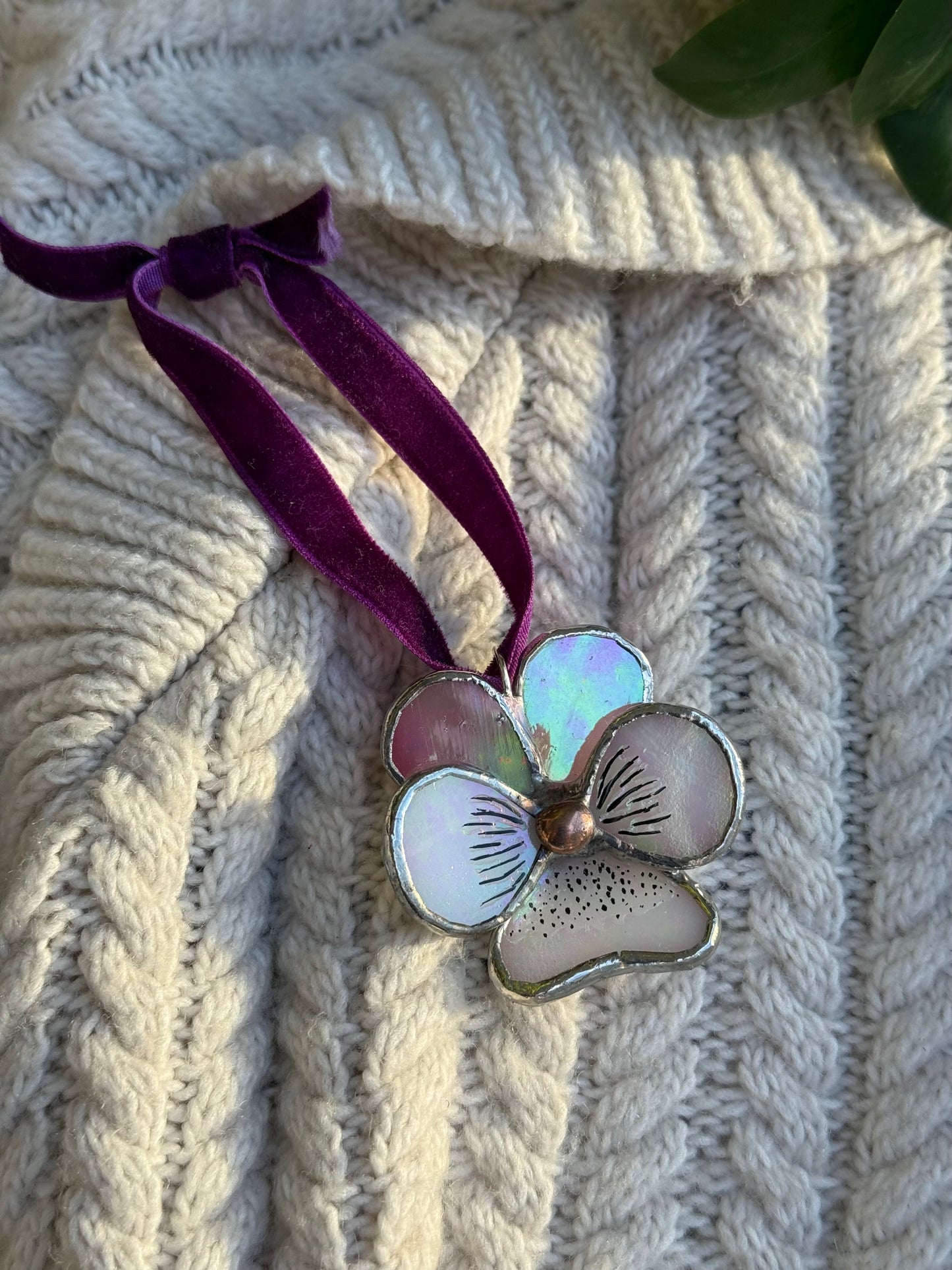 " . Pansy flower Pink & white irid, Stained glass Decorative ORNAMENT, Christmas decoration, Suncatcher