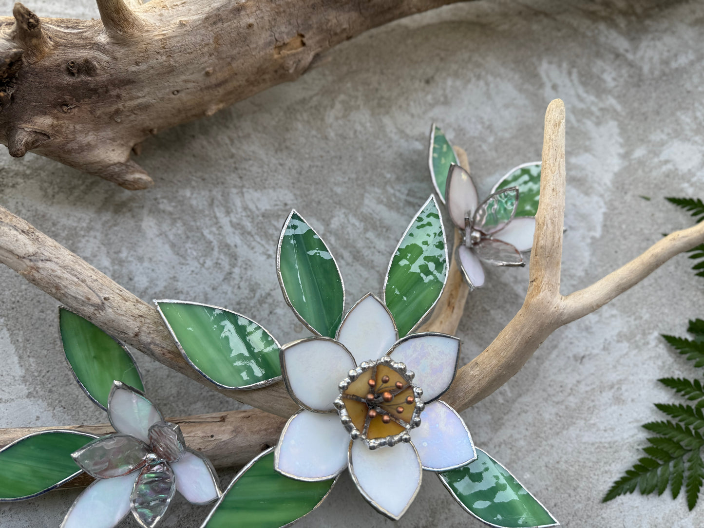 .Daffodil flower Stained Glass Driftwood Wall Decor Suncatcher