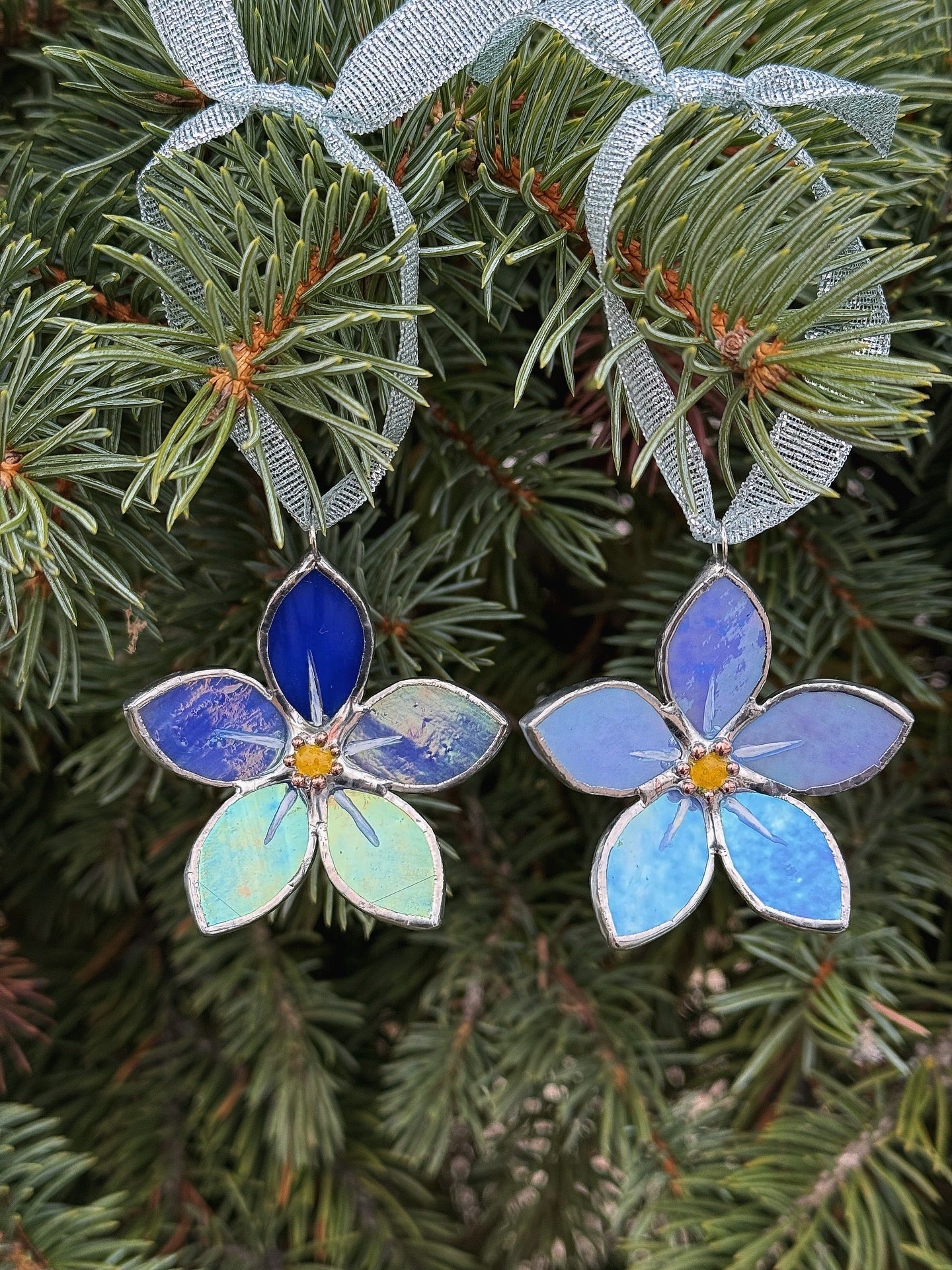 " . Forget me not flower Blue irid , Stained glass Decorative ORNAMENT, Christmas decoration, Suncatcher
