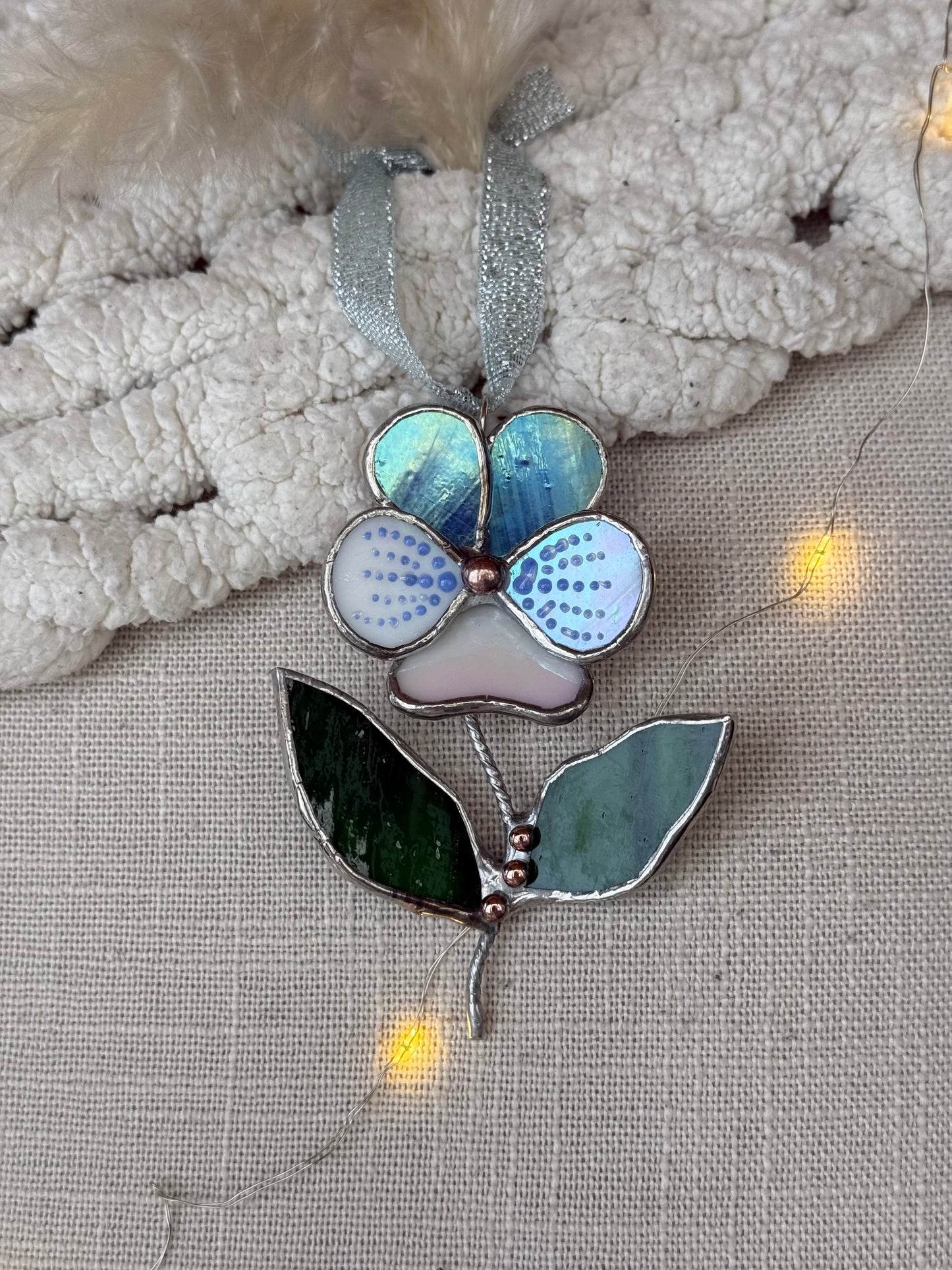 " . Pansy flower with leaves Blue irid & white irid , Stained glass Decorative ORNAMENT, Christmas decoration, Suncatcher