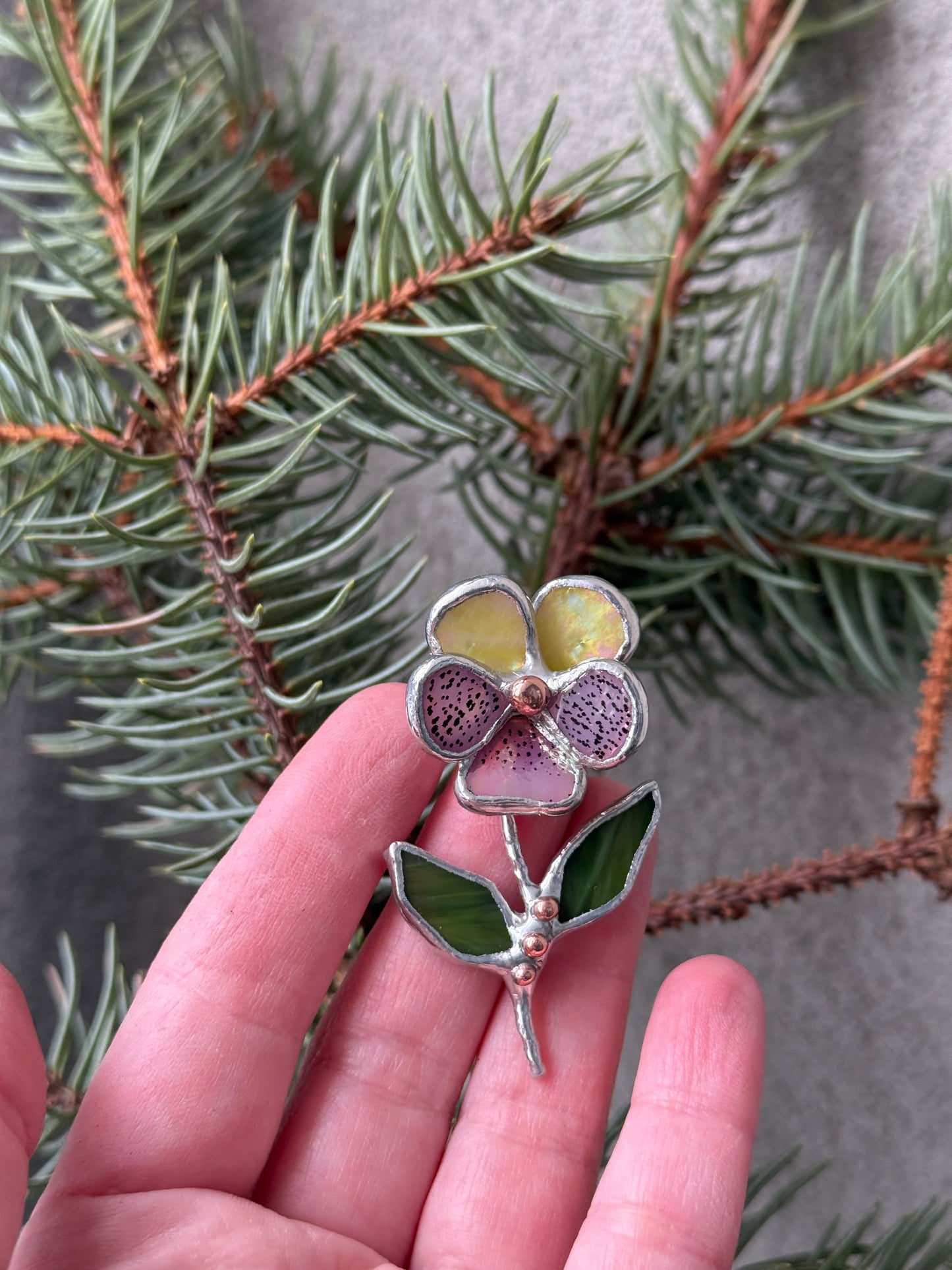 " . Brooch Pansy Flower Yellow irid & pink irid” Stained glass tropical flower 3D, art jewelry