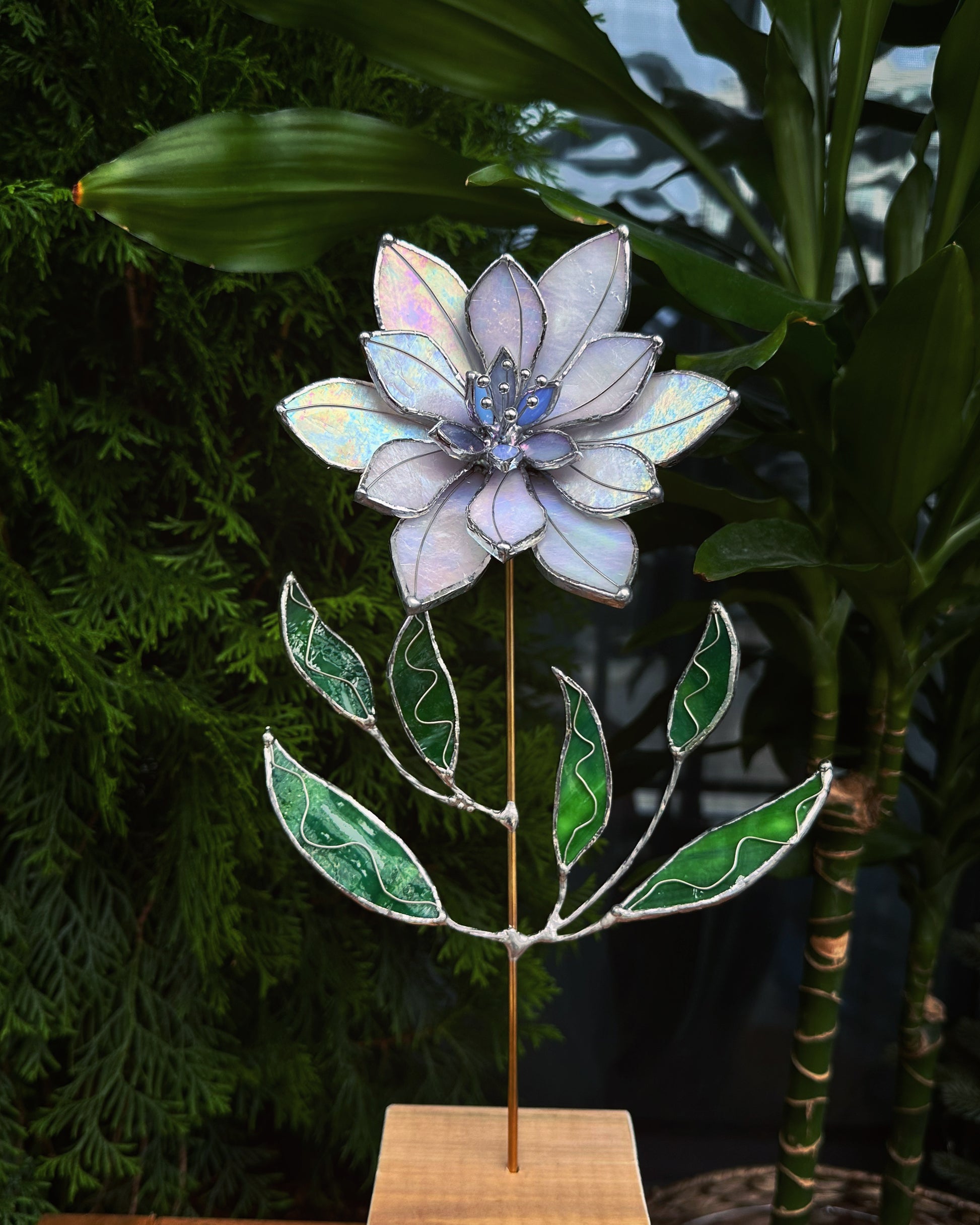 .Pearl White Pink Lily Iridescent Stained glass tropical flower 3D, Sun  catcher, Table plant decor, Garden stake, wedding decor, Christmas gift